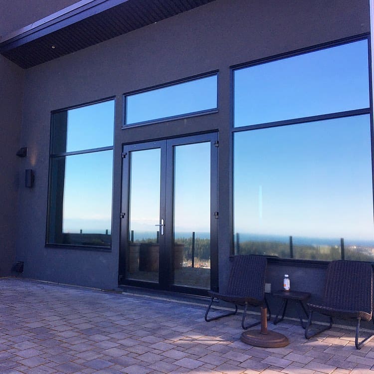 Complete daytime privacy, while rejecting heat, glare and harmful UV rays. Appearance is also heightened.