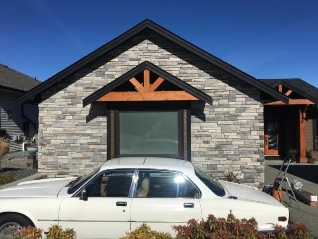 Keep your classic car collection in your garage private from onlookers, but allow all the natural light with Frost film. (before and after) 🏠🌫🚗🚙