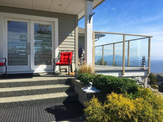 Beautiful mountaintop home with panoramic ocean views. However, the front doors (being glass), lacked any sense of privacy... These clients were much happier with this Frost film detail, which gave them privacy while still enabling them to see out of the clear perimeters if needed. 🌊 🌲🌫☀️