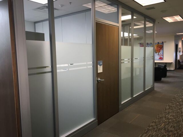 With decorative frost films we can turn glass offices into modern workspaces. Choose your own pattern, design, or style of stripes and we will make it a reality. 🌫👨🏻‍💻👩🏼‍💻🏢