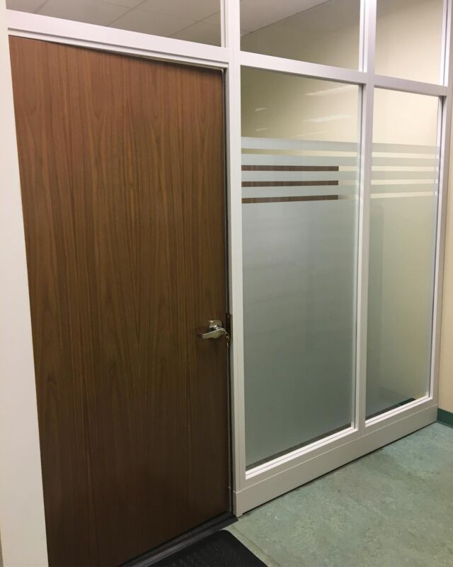 Frost film made these offices look much more modern for this client! More privacy, without being completely covered up.
👨🏻‍💻👩🏼‍💻🚪🌫🌫👀 #frostfilm #windowtint #modernoffice #interiordesign #windowfilm