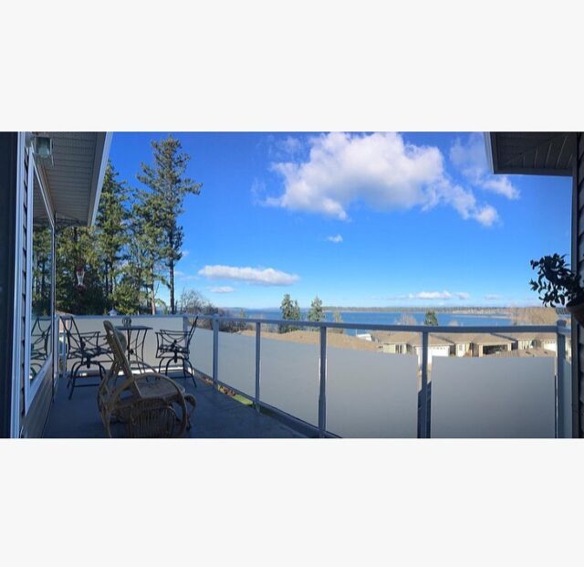 Enjoy your deck this spring and summer while having the privacy you need! It’s ok to love both your ocean view and your privacy at the same time. Glass railings on the deck with Frost film added for privacy from any houses below. This client chose a custom height of Frost film that enabled them to see the ocean while lounging!
😎🌡☀️🪑🍹⛵️🌊🌫 #saanichton #vancouverisland #windowtint #privacy #victoria #patio #deck #glass #railings #tint #localbusiness #smallbusiness